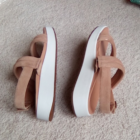 UGG Lynnden Slingback Platform sandals - Picture 8 of 9